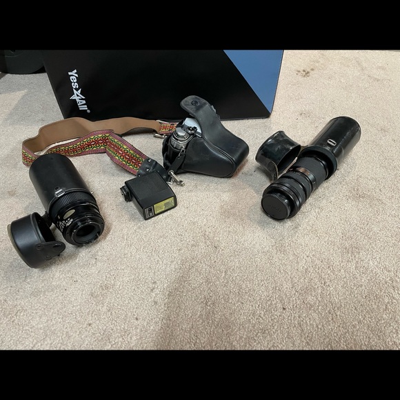 Canon  AE-1 with accessories - Picture 2 of 13